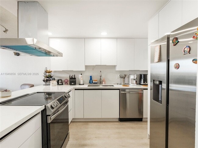 property at 1825 W 44th Pl