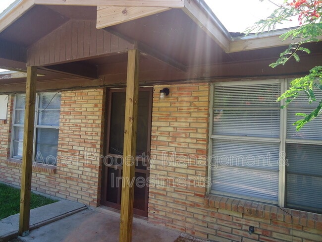 property at 2401 Gumwood Ave