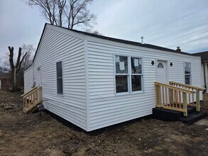 2128 Vermont St in Gary, IN - Foto de edificio - Building Photo