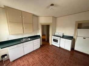 6-8 Hurlbut St, Unit 8-2 in Cambridge, MA - Foto de edificio - Building Photo