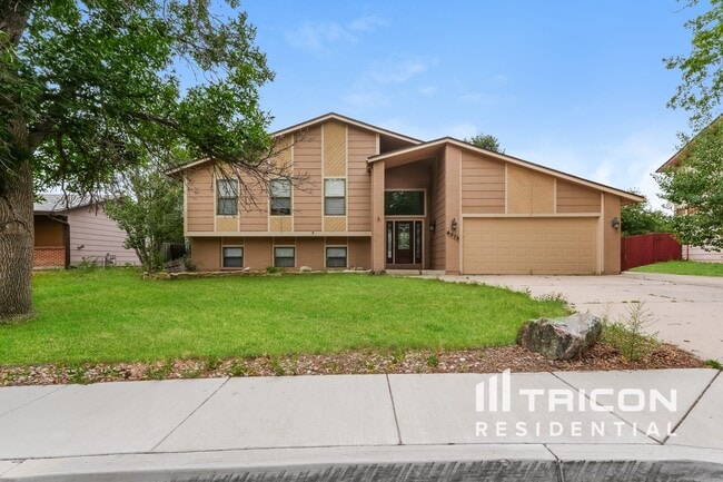 4875 Old Farm Cir W