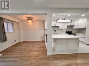 121 L'Amoreaux Dr in Toronto, ON - Building Photo - Building Photo