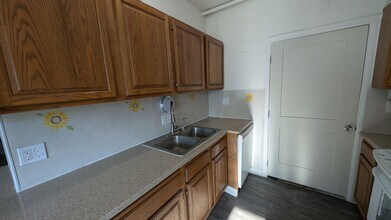 508 SE Walnut St-Unit -8dd3c4f1-a5f2-11ef-9ddc-0aeb9228e86c in Hillsboro, OR - Foto de edificio - Building Photo