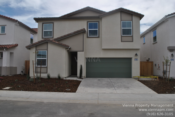 7480 Moon Dream Wy in Roseville, CA - Building Photo
