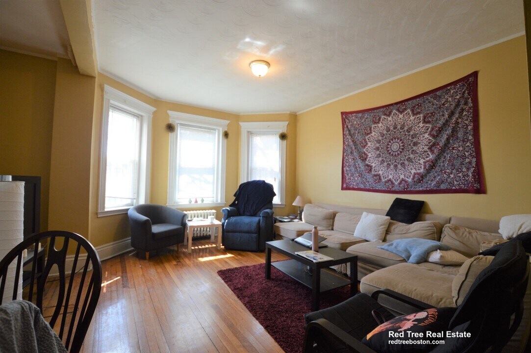 1721 Commonwealth Ave, Unit 1 in Boston, MA - Building Photo