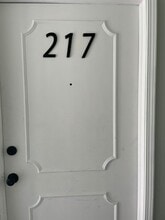 4113 Telegraph Rd, Unit B217 in Bloomfield Township, MI - Building Photo - Building Photo