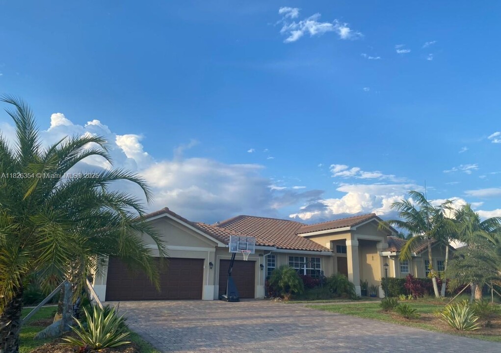 1631 NW 22nd St in Homestead, FL - Building Photo