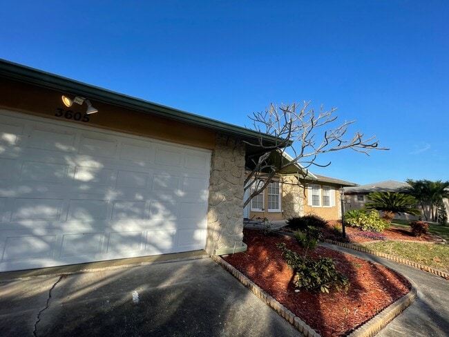 3605 Egerton Cir in Sarasota, FL - Building Photo - Building Photo