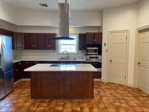 1 Tara Pl in Metairie, LA - Building Photo - Building Photo