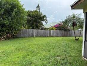 134 SE Whitmore Dr in Port St. Lucie, FL - Foto de edificio - Building Photo