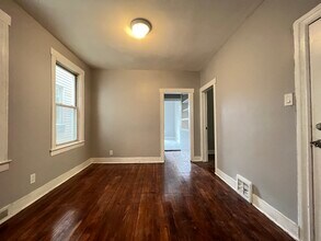 27 Sheffield St, Unit 2 in Jersey City, NJ - Foto de edificio - Building Photo