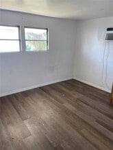 8508 SW 16th Ct in Davie, FL - Building Photo - Building Photo