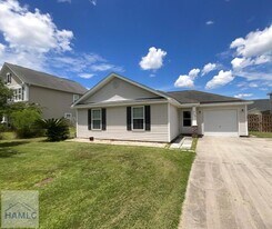 130 Willow Oak Dr in Richmond Hill, GA - Building Photo