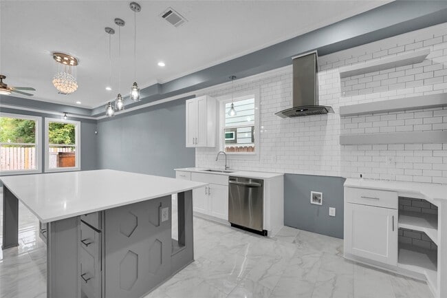 property at 4304 New Orleans St