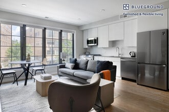 2210 Wisconsin Ave NW, Unit FL2-ID922 in Washington, DC - Foto de edificio - Building Photo