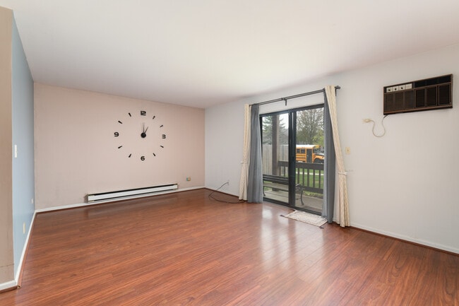 425 Berkshire Dr in Crystal Lake, IL - Building Photo - Building Photo