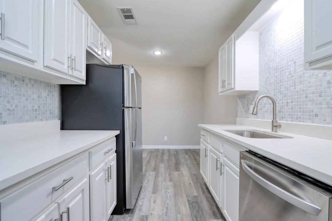 2013 Interurban Blvd in Corsicana, TX - Building Photo