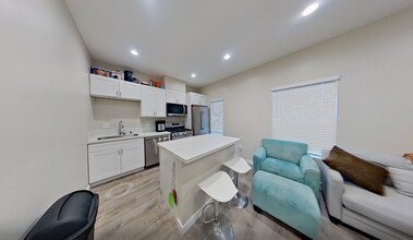 5166 Ewing St in San Diego, CA - Building Photo - Building Photo