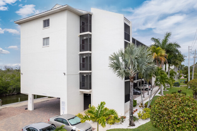 Bonita Beach Plantation in Bonita Springs, FL - Foto de edificio - Building Photo