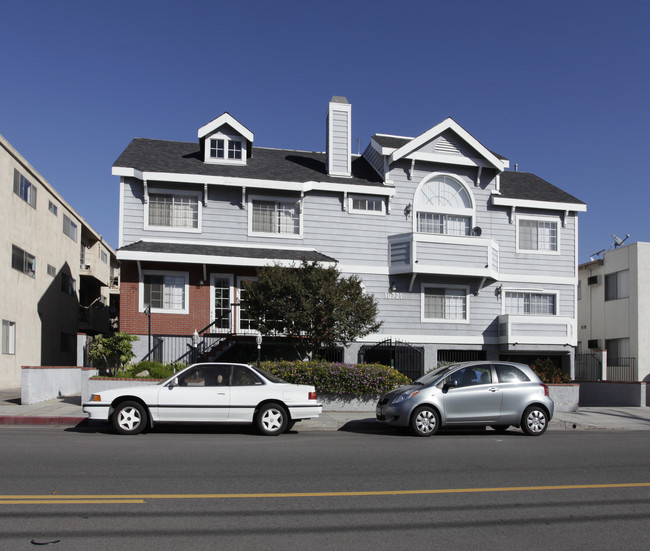 10721 Moorpark St in North Hollywood, CA - Foto de edificio - Building Photo