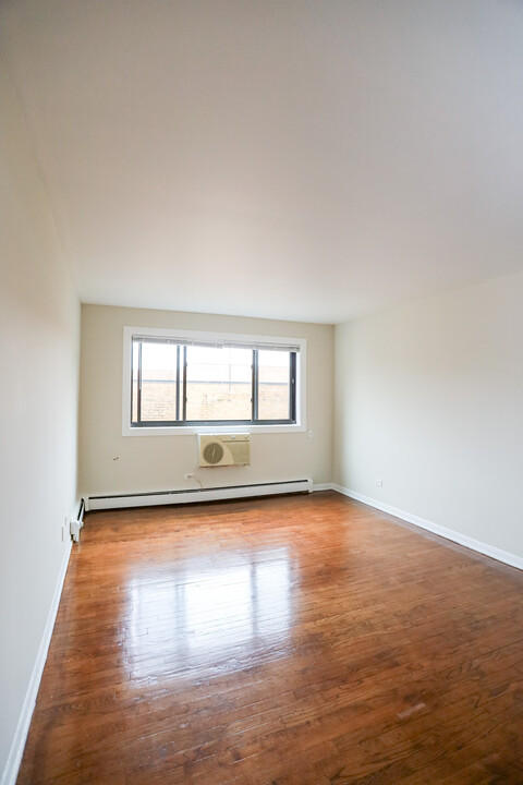 5900 N Winthrop Ave, Unit #405 in Chicago, IL - Building Photo