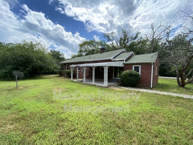 25345 U.S. Rte 1 in Ruther Glen, VA - Building Photo - Building Photo
