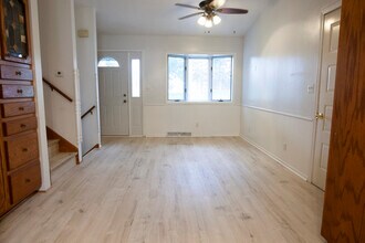 538 Cottonwood Ave in Hartland, WI - Foto de edificio - Building Photo