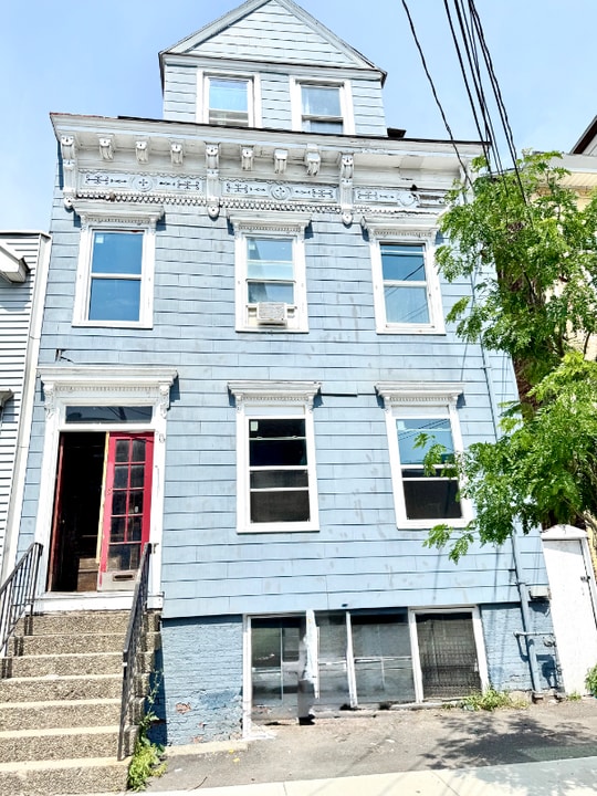 5 West St in Albany, NY - Building Photo