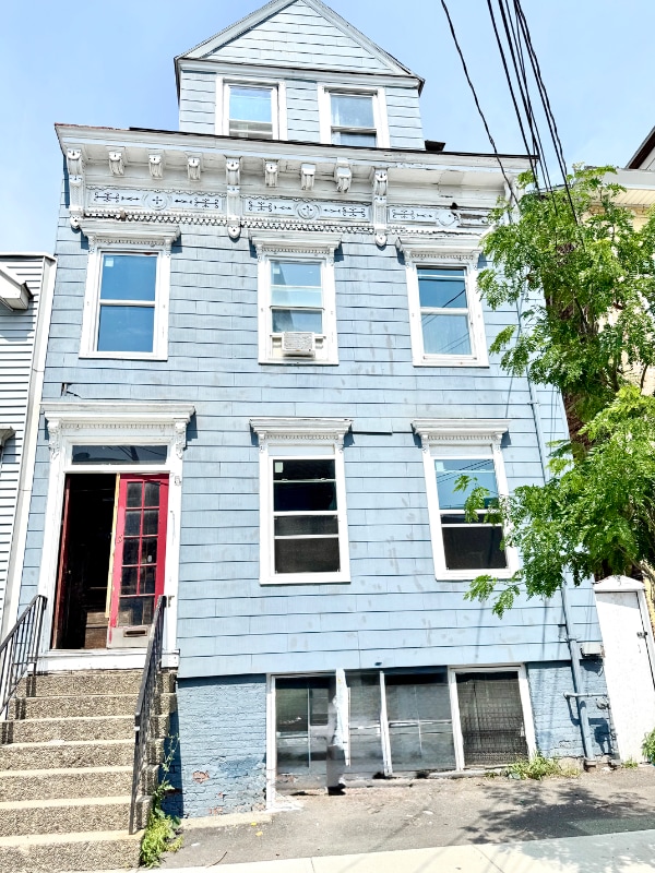 property at 5 West St