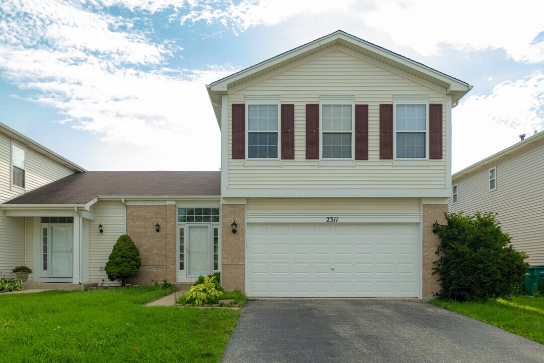 2311 Carpenter Ave in Plainfield, IL - Building Photo