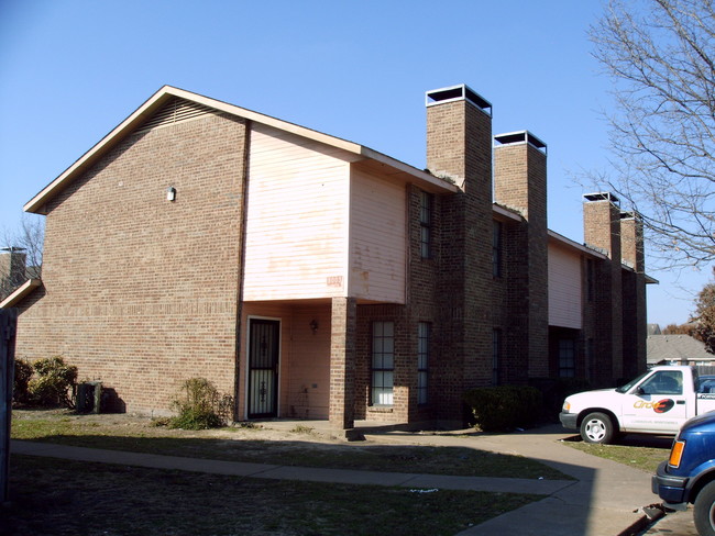 8003 Rothington Rd in Dallas, TX - Building Photo - Building Photo