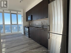 9471 Yonge St in Richmond Hill, ON - Building Photo - Building Photo