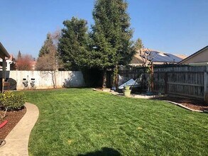 8180 N Matus Ave in Fresno, CA - Building Photo - Building Photo