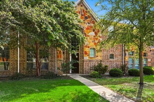 4904 Empire Way in Irving, TX - Building Photo