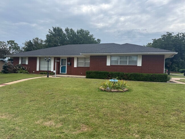 property at 2703 Shirley Dr