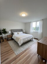 2100 Camilla Rd in Mississauga, ON - Building Photo - Building Photo