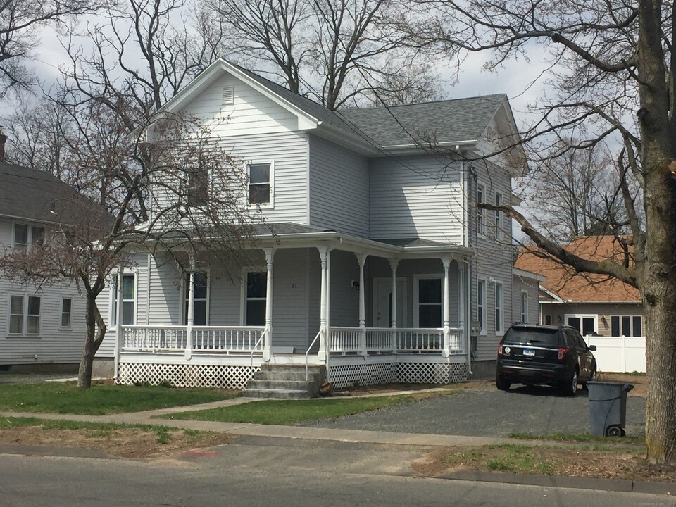 23 Broad St in Plainville, CT - Building Photo