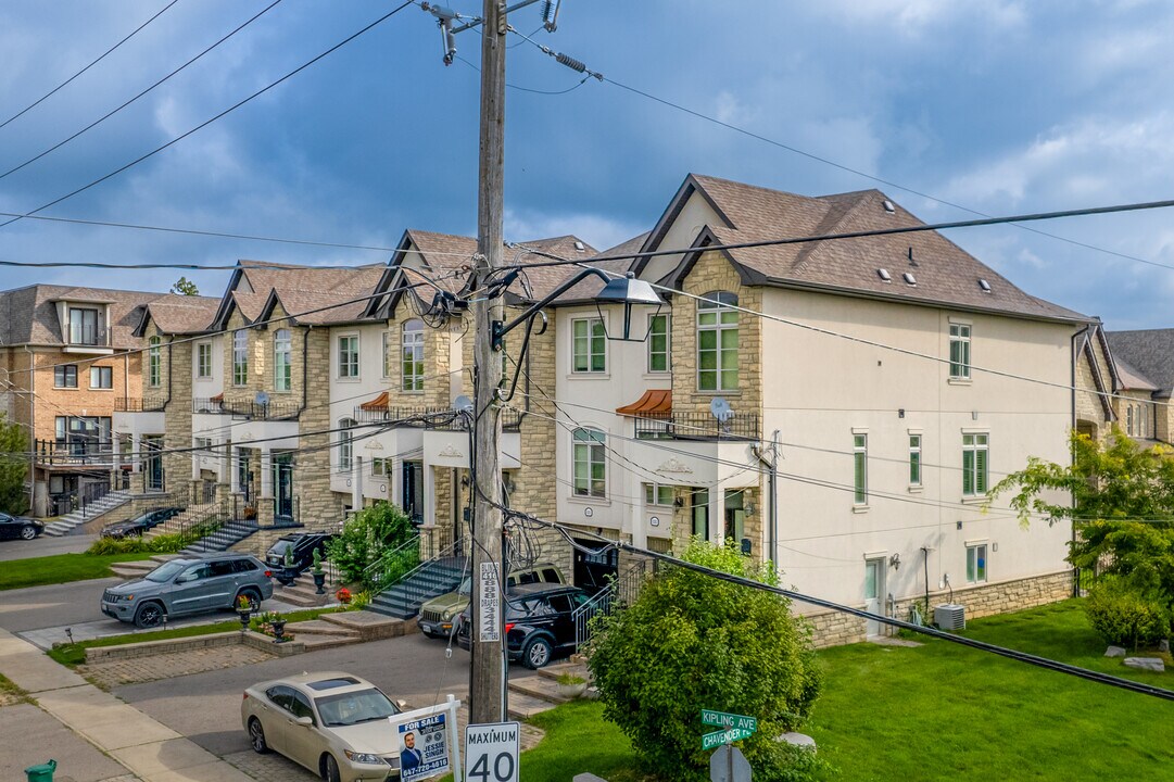 8283 Kipling Av in Vaughan, ON - Building Photo