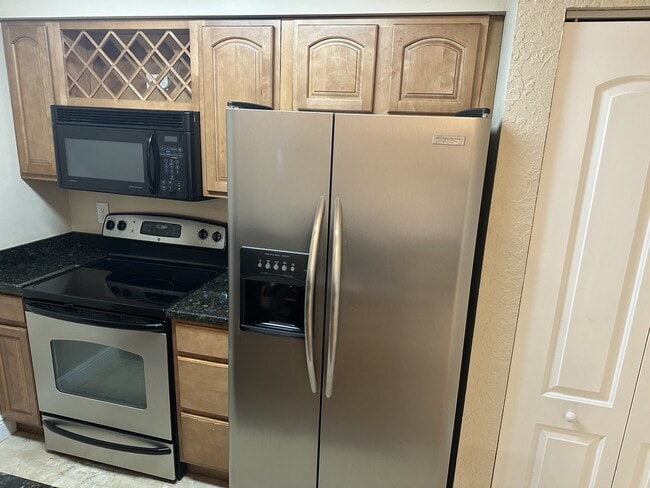 2851 N Oakland Forest Dr in Oakland Park, FL - Building Photo - Building Photo