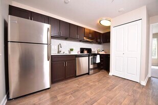 Russellville Commons in Portland, OR - Building Photo