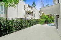 La Scala Apartments in Winnetka, CA - Building Photo - Building Photo