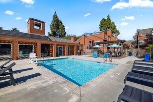 Summerhill Park in Sunnyvale, CA - Building Photo