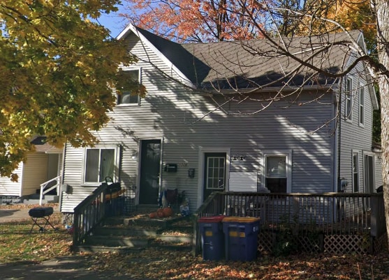 property at 1009 Quarry Ave NW