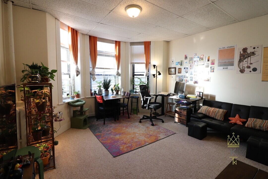214 Hemenway St in Boston, MA - Building Photo