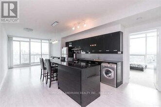 33 Singer Ct in Toronto, ON - Building Photo - Building Photo