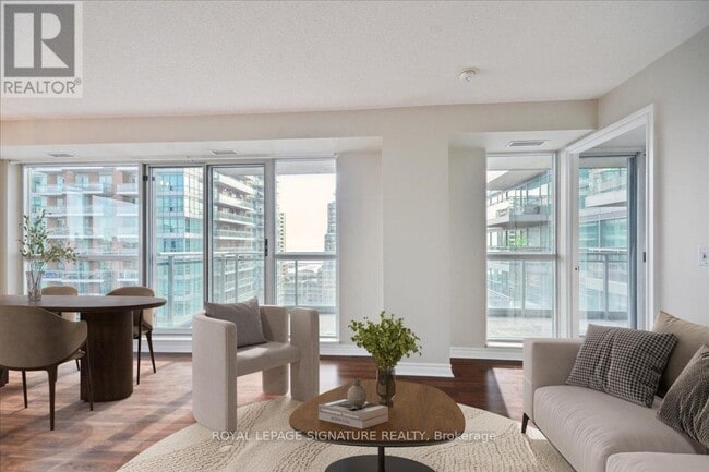 100 Western Battery Rd in Toronto, ON - Building Photo - Building Photo