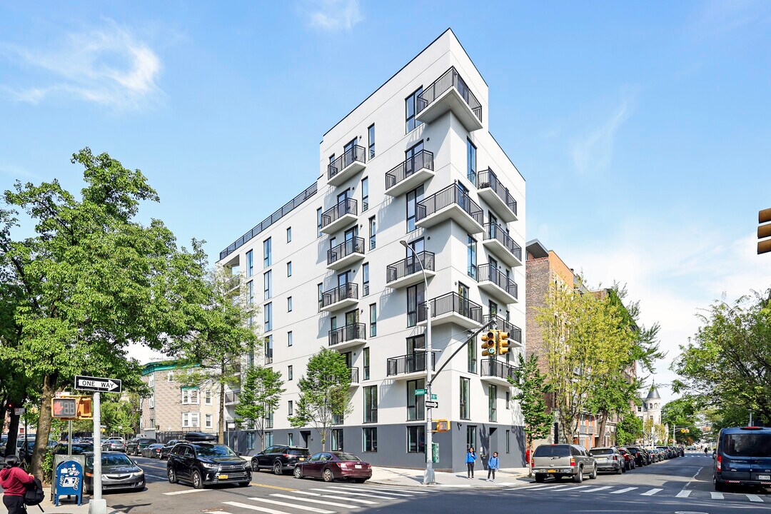 469 Convent Ave in New York, NY - Building Photo