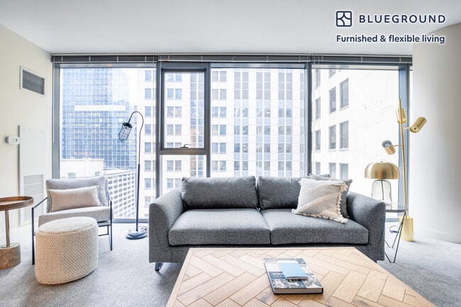 210 N Wells St, Unit SI FL15-ID233 in Chicago, IL - Building Photo - Building Photo