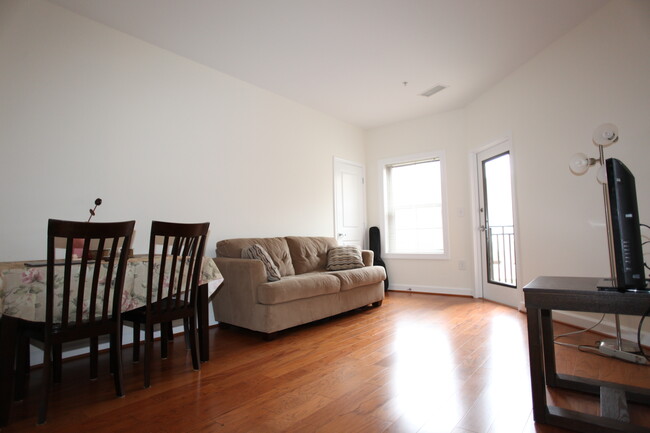 1111 25th St NW, Unit 909 in Washington, DC - Building Photo - Building Photo