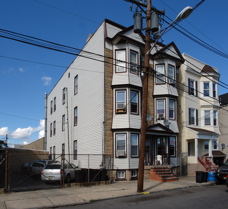 237 Astor St in Newark, NJ - Foto de edificio